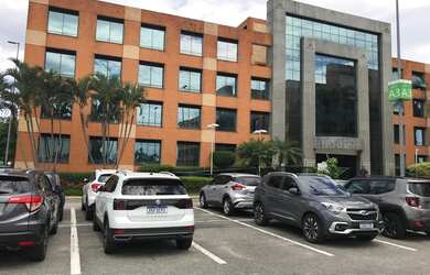 Imagem: O depósito possui 1 Vaga na garagem, 32m² de Área e está