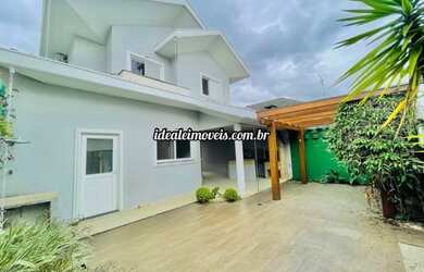 Imagem: A casa em condomínio possui 4 Dormitórios, 4 Banheiros, 4