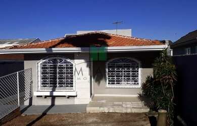 Imagem: A casa possui 3 Dormitórios, 2 Banheiros, 3 Vagas na garagem