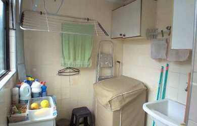 Imagem 10: Apartamento 1º andar, Sala, 2 dormitórios,1 wc Social, Coz. A. de Serv. uma Vaga de Garage