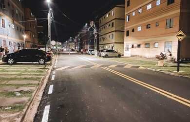 Imagem: O apartamento possui 2 Dormitórios, 1 Banheiro, 1 Vaga na garagem