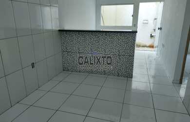 Imagem: A casa possui 2 Dormitórios, 1 Banheiro, 2 Vagas na garagem