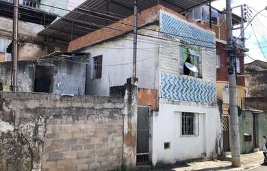 Imagem: A casa possui 2 Dormitórios, 1 Banheiro, 1 Vaga na garagem