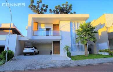 Imagem: A casa em condomínio possui 4 Dormitórios, 4 Banheiros, 4