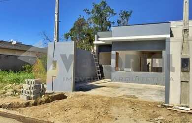 Imagem: A casa possui 2 Dormitórios, 2 Banheiros, 2 Vagas na garagem