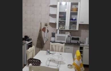 Imagem: A casa possui 3 Dormitórios, 2 Banheiros, 3 Vagas na garagem