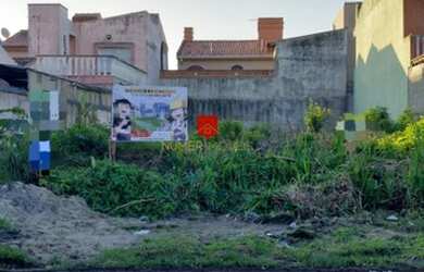 Imagem: O terreno possui 300m² de Área e está localizado em Laranjal