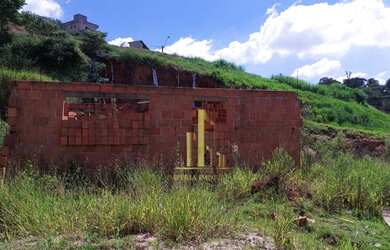 Imagem: O terreno possui 250m² de Área e está localizado em Loteamento