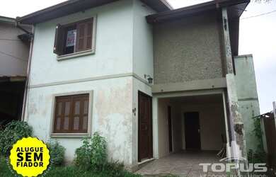 Imagem: A casa possui 3 Dormitórios, 2 Banheiros, 1 Vaga na garagem