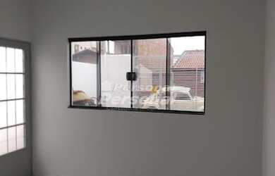 Imagem: A casa possui 2 Dormitórios, 1 Banheiro, 1 Vaga na garagem