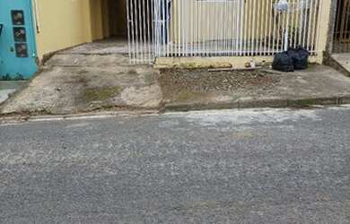 Imagem: A casa possui 2 Dormitórios, 2 Banheiros, 3 Vagas na garagem