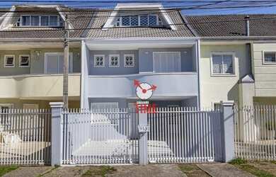 Imagem: A casa possui 3 Dormitórios, 2 Banheiros, 3 Vagas na garagem