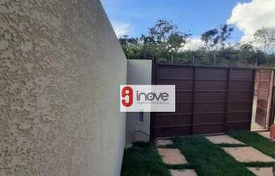 Imagem: A casa possui 3 Dormitórios, 2 Banheiros, 2 Vagas na garagem