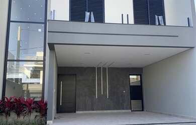 Imagem: A casa em condomínio possui 3 Dormitórios, 3 Banheiros, 4