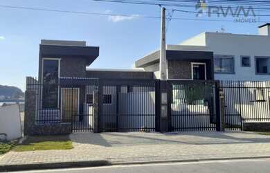 Imagem: A casa possui 3 Dormitórios, 1 Banheiro, 3 Vagas na garagem