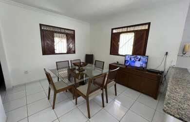 Imagem: A casa possui 3 Dormitórios, 3 Banheiros, 4 Vagas na garagem