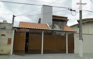 Imagem: A casa possui 3 Dormitórios, 3 Banheiros, 2 Vagas na garagem