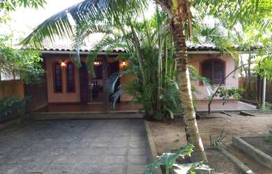 Imagem: A casa possui 3 Dormitórios, 3 Banheiros, 2 Vagas na garagem