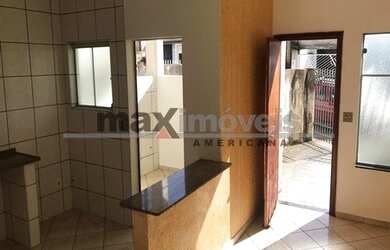 Imagem: A casa possui 2 Dormitórios, 1 Banheiro, 1 Vaga na garagem