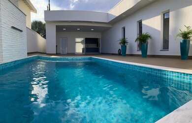 Imagem: A casa em condomínio possui 4 Dormitórios, 5 Banheiros, 4