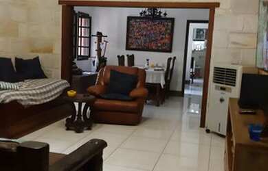 Imagem: A casa possui 5 Dormitórios, 5 Banheiros, 4 Vagas na garagem