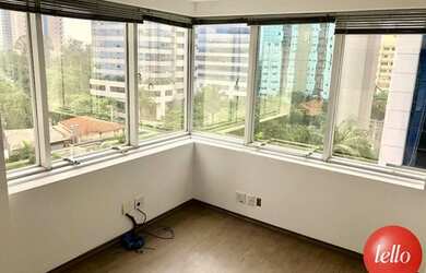 Imagem: O depósito possui 2 Vagas na garagem, 66m² de Área e está