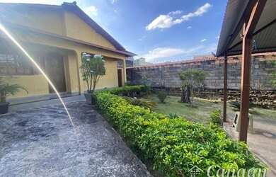 Imagem: A casa possui 3 Dormitórios, 1 Banheiro, 5 Vagas na garagem