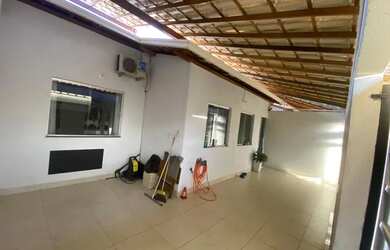 Imagem: A casa e possui 2 Dormitórios, Suítes, 1 Banheiro, 1 Vaga