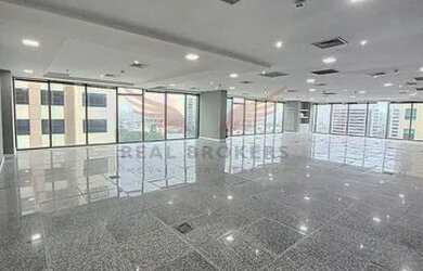 Imagem: O depósito possui 5 Vagas na garagem, 322m² de Área e está