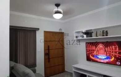 Imagem: A casa possui 3 Dormitórios, 2 Banheiros, 2 Vagas na garagem