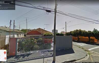 Imagem: A casa possui 4 Dormitórios, 2 Banheiros, 2 Vagas na garagem