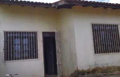 Imagem: A casa possui 2 Dormitórios, 1 Banheiro, 1 Vaga na garagem