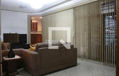 Imagem: A casa possui 3 Dormitórios, 3 Banheiros, 5 Vagas na garagem