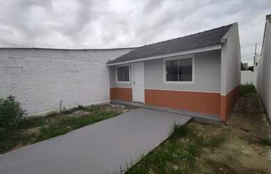 Imagem: A casa possui 2 Dormitórios, 1 Banheiro, 1 Vaga na garagem