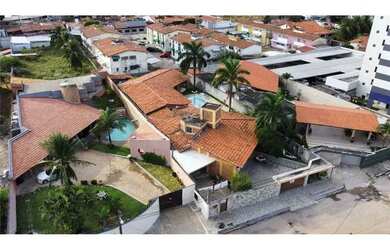 Imagem: A casa possui 4 Dormitórios, 5 Banheiros, 5 Vagas na garagem