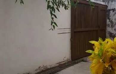 Imagem: A casa possui 2 Dormitórios, 1 Banheiro, 1 Vaga na garagem