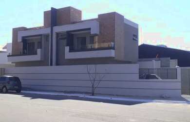 Imagem: A casa possui 2 Dormitórios, 3 Banheiros, 77m² de Área e