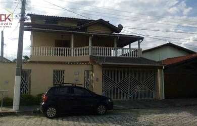 Imagem: A casa possui 4 Dormitórios, 5 Banheiros, 338m² de Área e