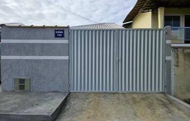 Imagem: A casa e possui 2 Dormitórios, Suítes, 1 Banheiro, 1 Vaga