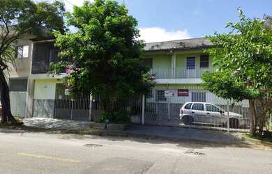 Imagem: A casa possui 3 Dormitórios, 2 Banheiros, 3 Vagas na garagem