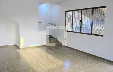 Imagem: A casa possui 3 Dormitórios, 4 Banheiros, 2 Vagas na garagem