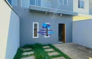 Imagem: A casa possui 3 Dormitórios, 3 Banheiros, 1 Vaga na garagem