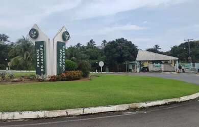 Imagem: A casa possui 5 Dormitórios, 2 Vagas na garagem e está localizado