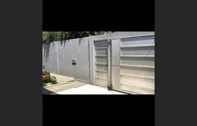 Imagem: A casa possui 3 Dormitórios, 3 Banheiros, 2 Vagas na garagem