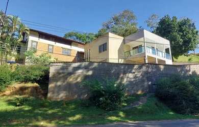 Imagem: A casa possui 5 Dormitórios, 5 Banheiros, 5 Vagas na garagem