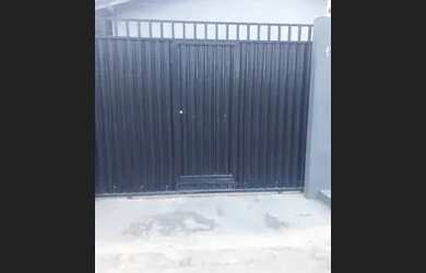 Imagem: A casa possui 2 Dormitórios, 1 Banheiro, 1 Vaga na garagem