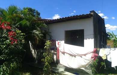 Imagem: A casa possui 2 Dormitórios, 1 Banheiro, 2 Vagas na garagem