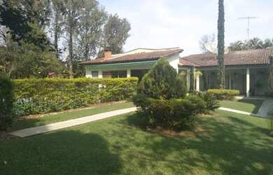 Imagem: A casa em condomínio possui 5 Dormitórios, 5 Banheiros, 2