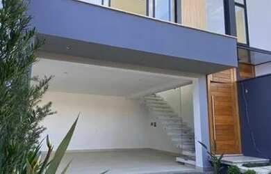 Imagem: A casa possui 3 Dormitórios, 4 Banheiros, 3 Vagas na garagem