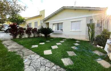 Imagem: A casa em condomínio possui 2 Dormitórios, 3 Banheiros, 2